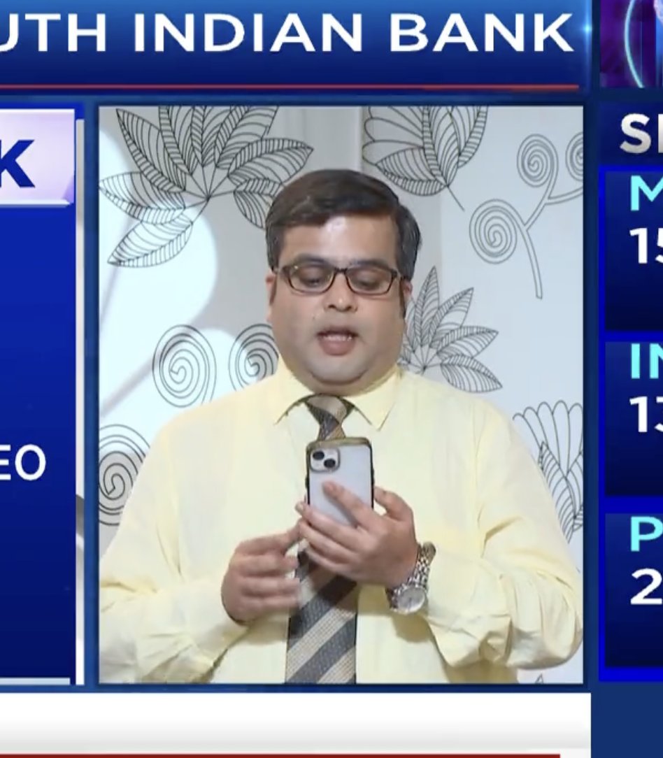 asimpereira's tweet image. Do you like it when TV journalists talk with a phone in their hand? #Dislike