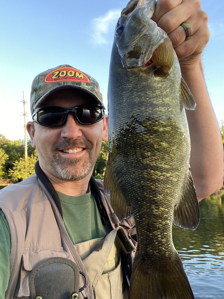GrahamSlamFishn's tweet photo. Summer is winding down, so weekends are the only times I can fish. 😢 Still out here grinding for a bite. #smallmouth #bassfishing #foxriverfishing #riverwading https://t.co/rqMATHBNo9