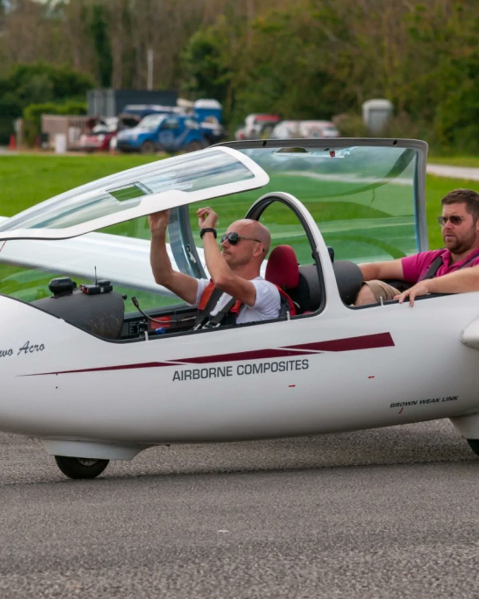 MatActon's tweet photo. Flew an F15. Sort of. #gliding #ihavecontrol #noidont https://t.co/6k9NldDx4T