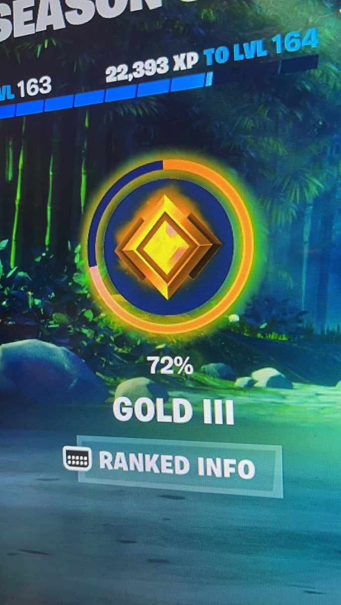 Jtravers910's tweet photo. @FortniteGame i was plat 1 and lost 40% because of the matchmaking system pairing me up in a ranked squad and only giving me 2 other players while im solo so tell me your game isnt shit https://t.co/LG4ThcC5nU