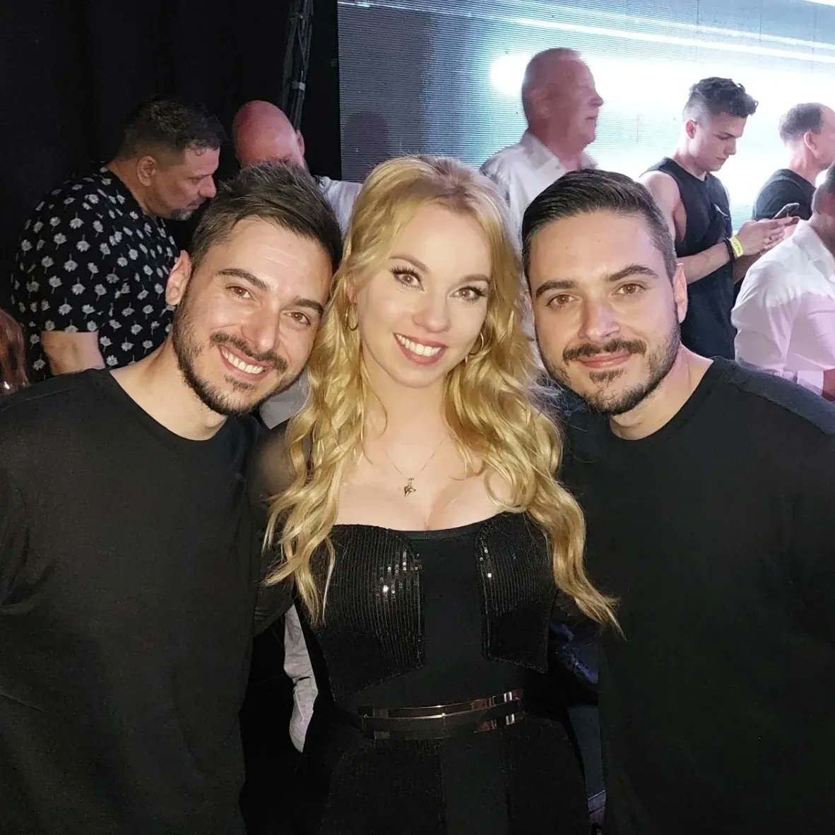 Cari (@carivocalist) on Twitter photo I'm honored to have collaborated on 'Running Over The Rainbow' together with my friends <a href="/YoshiRazner/">Yoshi & Razner</a> It's out now on <a href="/FsoeRecordings/">Future Sound of Egypt</a>
fsoe.streamlink.to/runningoverthe…
#new #music #trance #twins #vocals I'm honored to have collaborated on 'Running Over The Rainbow' together with my friends <a href="/YoshiRazner/">Yoshi & Razner</a> It's out now on <a href="/FsoeRecordings/">Future Sound of Egypt</a>
fsoe.streamlink.to/runningoverthe…
#new #music #trance #twins #vocals