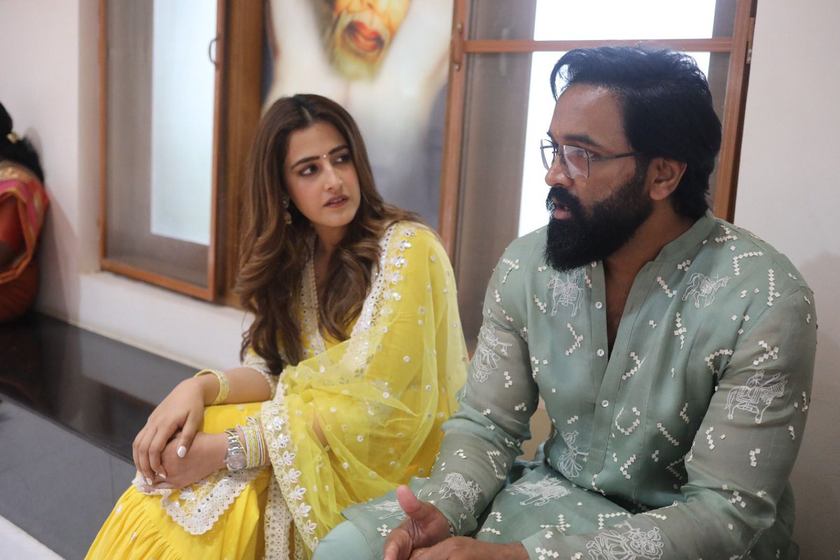 HiFiTalkies's tweet image. Actor Producer @iVishnuManchu unveils his dream project #Kannappa today 
@NupurSanon Director #MukeshKumarSingh
#KannappaATrueEpicIndianTale
@avaentofficial @24framesfactory @haswath_pro