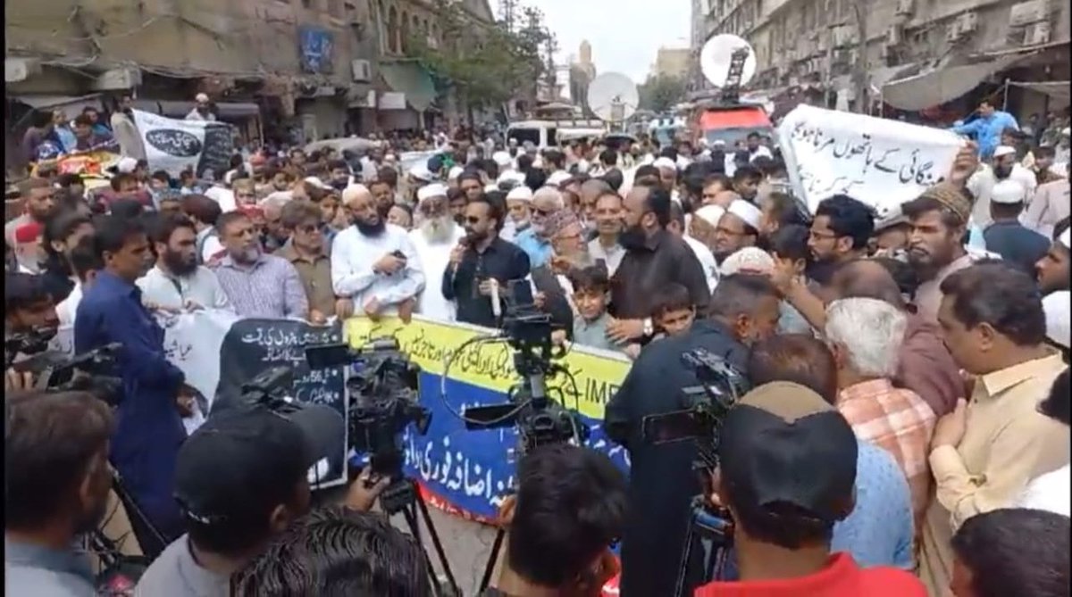 acti_official's tweet photo. تاجر کس سے اپنی فریاد کریں کون سنے گا؟ ہماری اعلی قیادت ائی ایم ایف کے ہاتھوں مجبور ہے عوام کو کوئی ریلیف نہیں دے پا رہی معیشت تباہ و برباد کاروبار نہ ہونے کے برابر ہے ڈالر کے ریٹ دن بدن بڑھتے جا رہے ہیں یوٹیلٹی بلز کی مد میں ہر روز اضافہ ہو رہا ہے کہیں سنوائی نہیں - احسان گجر https://t.co/4w4h33uoHl