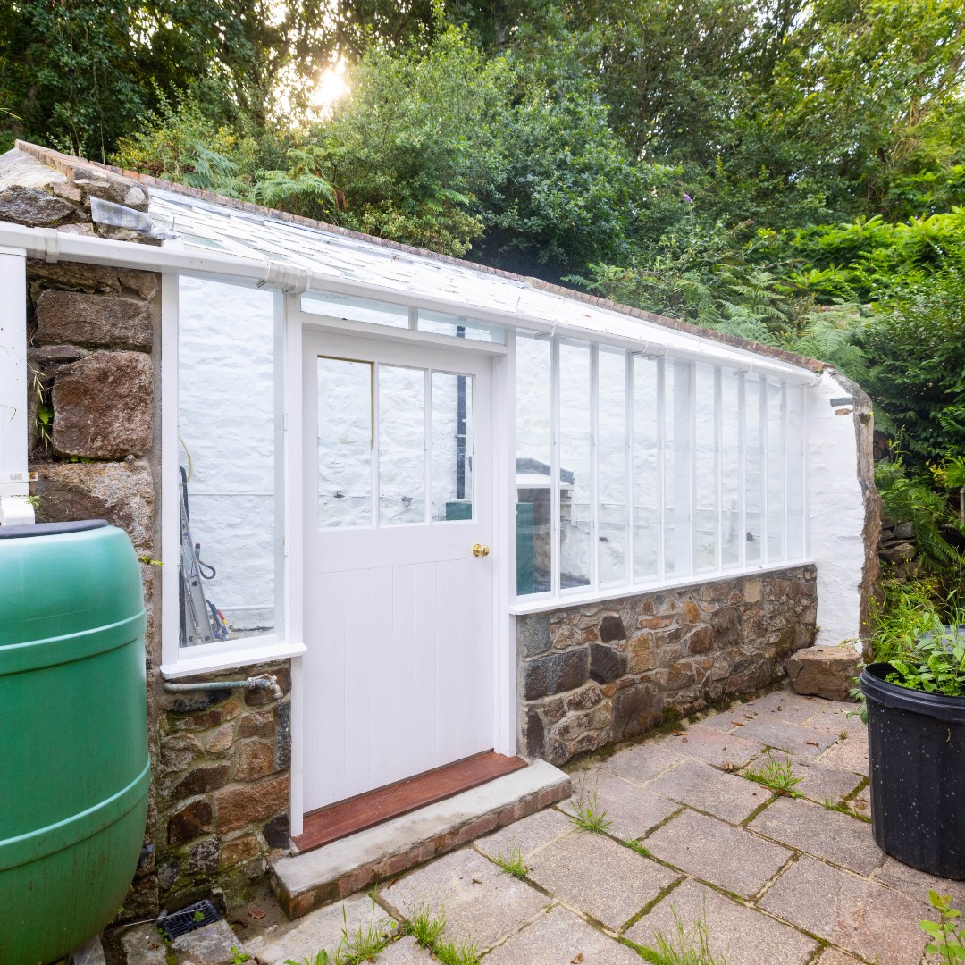 RihoyandSon's tweet image. Our joinery workshop team recently completed a re-build of both timber and glazed elements of an original greenhouse at one of The National Trust of Guernsey's  tenanted properties. 

#RihoyGuernsey #JoineryWorkshop @NTGuernsey