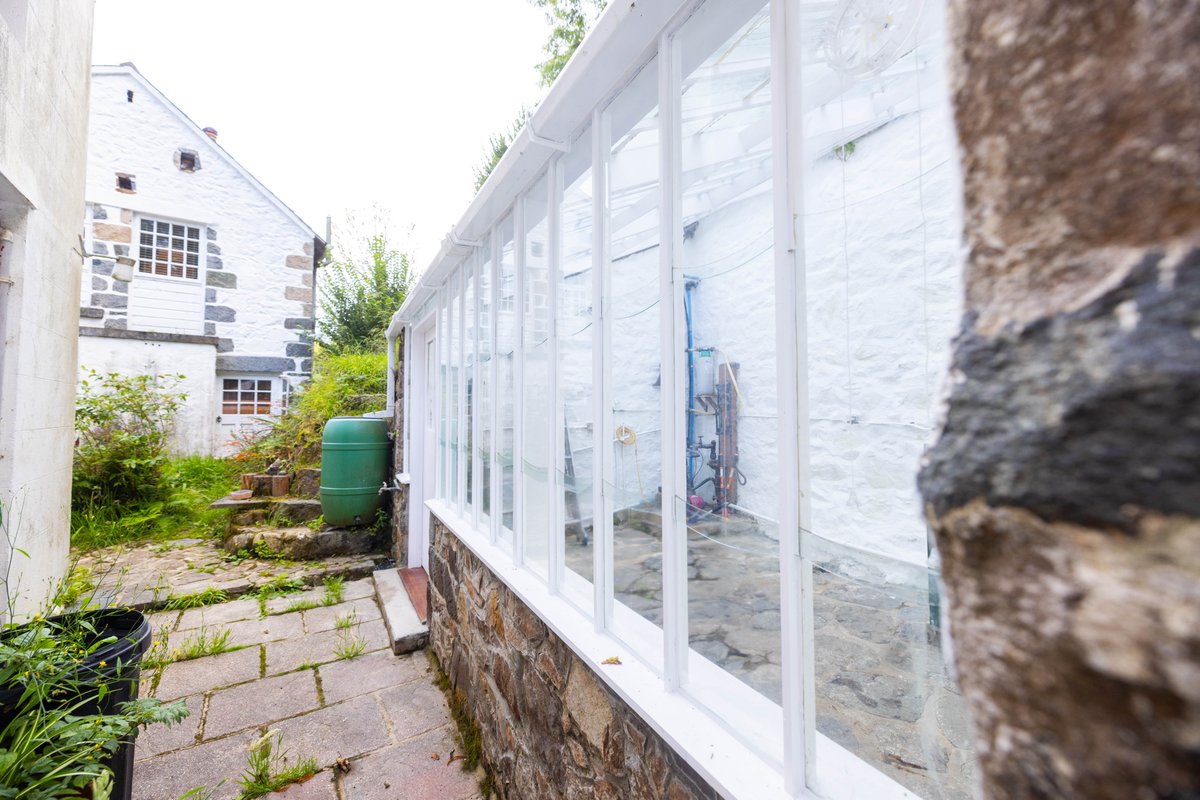 RihoyandSon's tweet image. Our joinery workshop team recently completed a re-build of both timber and glazed elements of an original greenhouse at one of The National Trust of Guernsey's  tenanted properties. 

#RihoyGuernsey #JoineryWorkshop @NTGuernsey