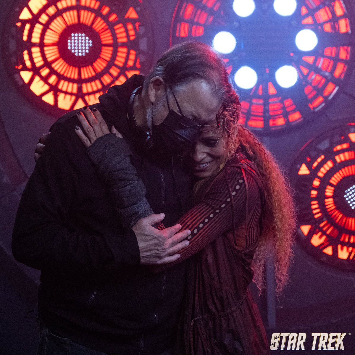 StarTrek's tweet photo. "You're such an actors director... It takes something really special to be able to really talk to actors" - Tawny Newsome to Jonathan Frakes 💫
#StarTrek https://t.co/lWj7u9zB1W