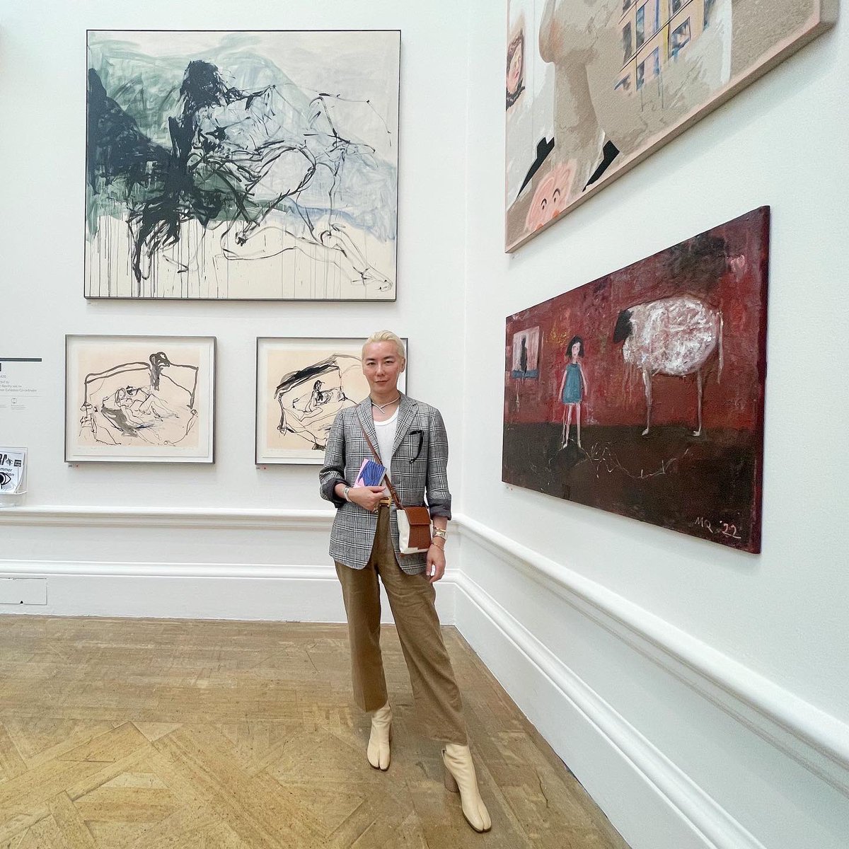 HaSangBeg's tweet photo. 로얄 아카데미 오브 아트 aka RA : SUMMER EXHIBITION 2023 - Royal Academy of Arts ; 정말런던의 여름이 딱시작될 때 전시 오픈을 하는 “여름전시(Summer Exhibition)”. 올해는 건축관련 특별관이 추가되었다. #royalacademyofarts #summerexhibition2023 #traceyemin #gileswalker https://t.co/KqJOscxik4