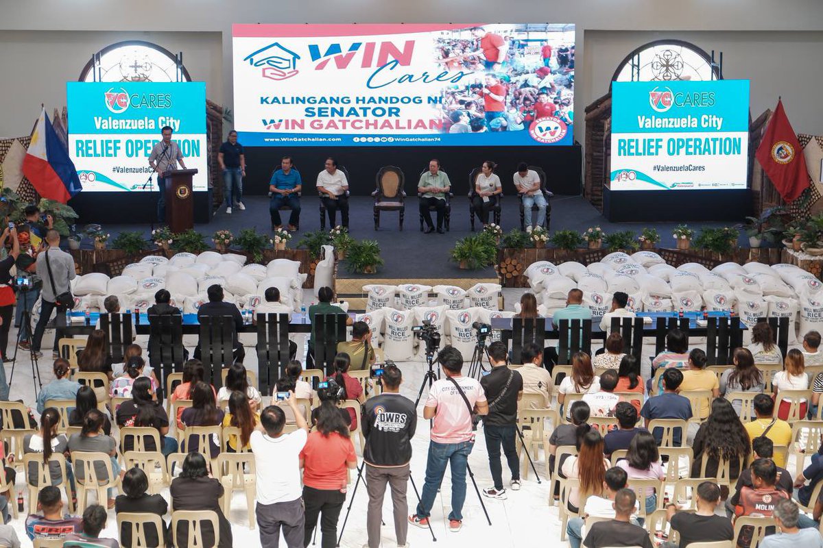 valenzuelacity's tweet photo. TINGNAN: Ang ating #VCCares team, sa pangunguna ni Senator WIN Gatchalian, ay nagtungo sa Abra, Ilocos Norte, at Ilocos Sur ngayong araw, Agosto 18, 2023, para pormal na ipaabot ang donasyon mula sa #PamilyangValenzuelano para sa mga naapektuhan ng bagyong #EgayPH. https://t.co/yGwt5hTbD5