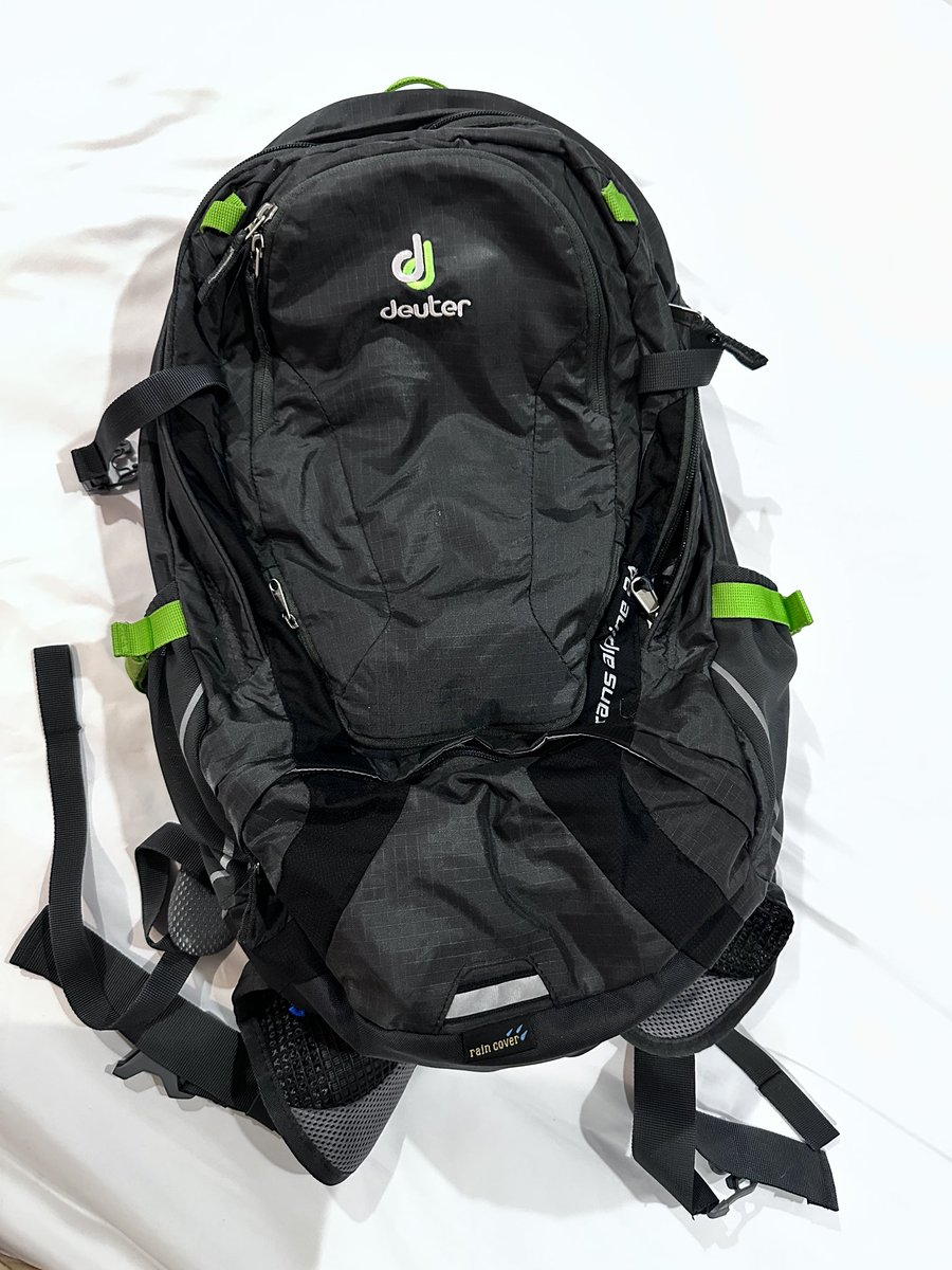 PakalungPang's tweet photo. #กระเป๋าเดินป่า กระเป๋า  DEUTER
DEUTER Trans Alpine 320  ความจุ 24 L
มีผ้าคลุมสีเขียว ใช้ 2 ครั้ง ราคาป้าย 2,875 บาท 
ส่งต่อ 1500 บาทรวมส่งค่ะ  #deuter
   #ส่งต่อกระเป๋ามือสอง #เดินป่า
 #เที่ยว  #กระเป๋ามือสอง  #bbrightvc #ตลาดนัดอันสึตะ  #aespaBetterThings  #หอมกลิ่นความรัก https://t.co/4tRbgQdgU3