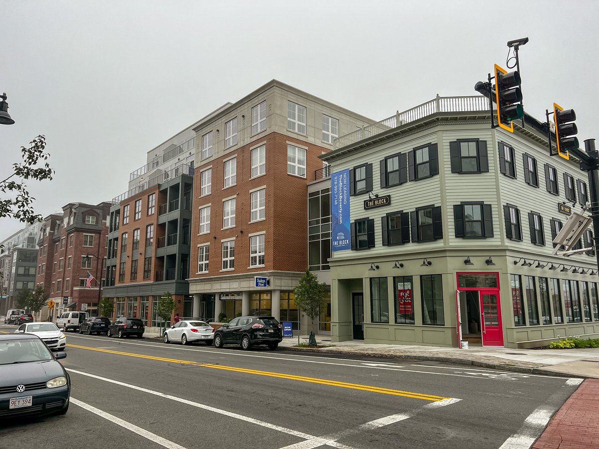 berkie1's tweet image. Massachusetts owes a debt of gratitude to communities like Beverly that have spent the past decade working together to add hundreds of units of new housing to their walkable, transit oriented, neighborhoods.

📍 Rantoul St., Beverly 
🏗️ Built or permitted 1,400+ units since 2014
