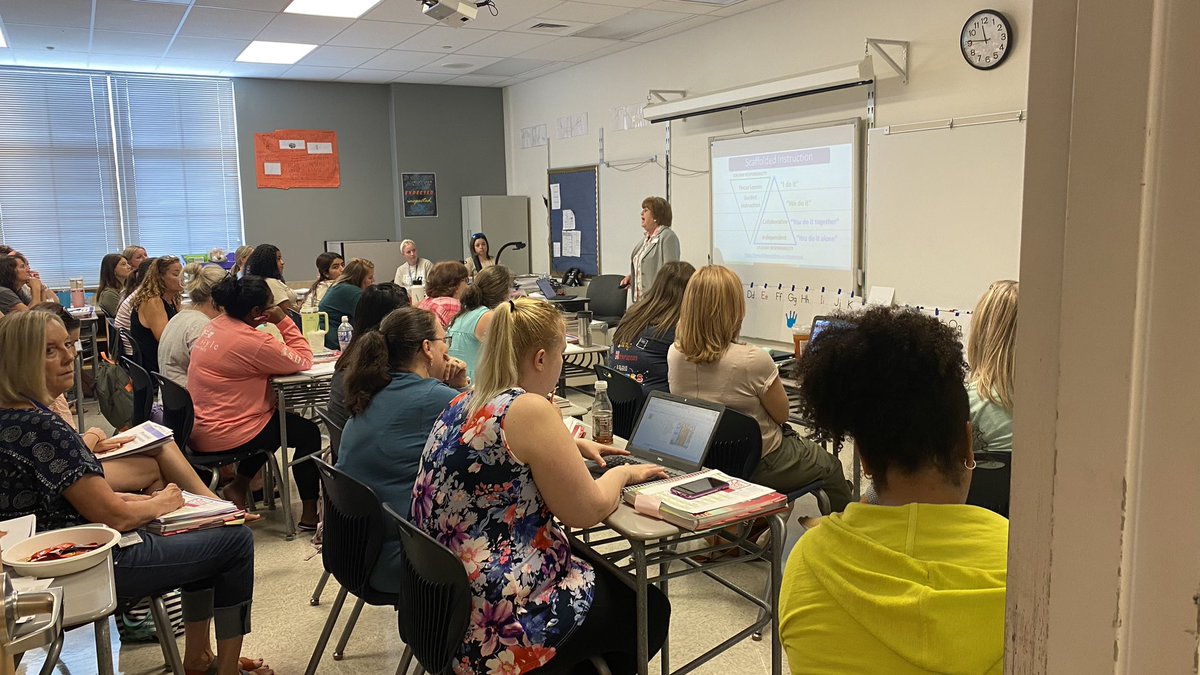 Lisa Halvis tweet media