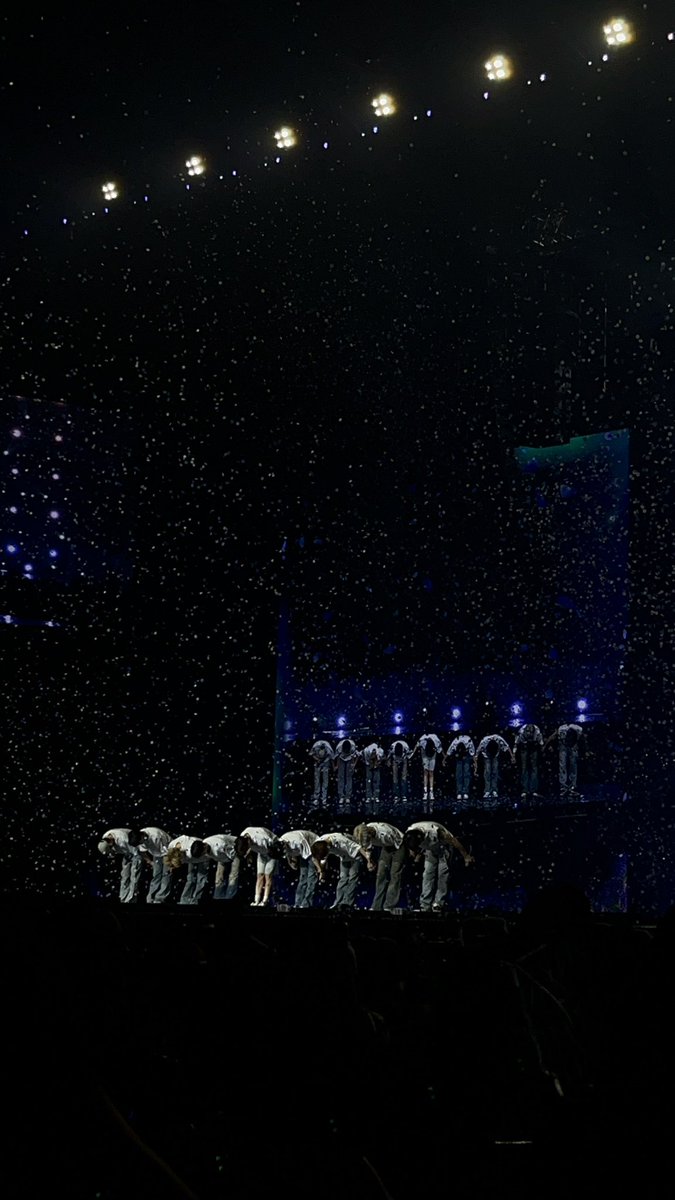 뭐지? 우리제베원 팬콘 사진 정리하다가 개감동적인사진발견……