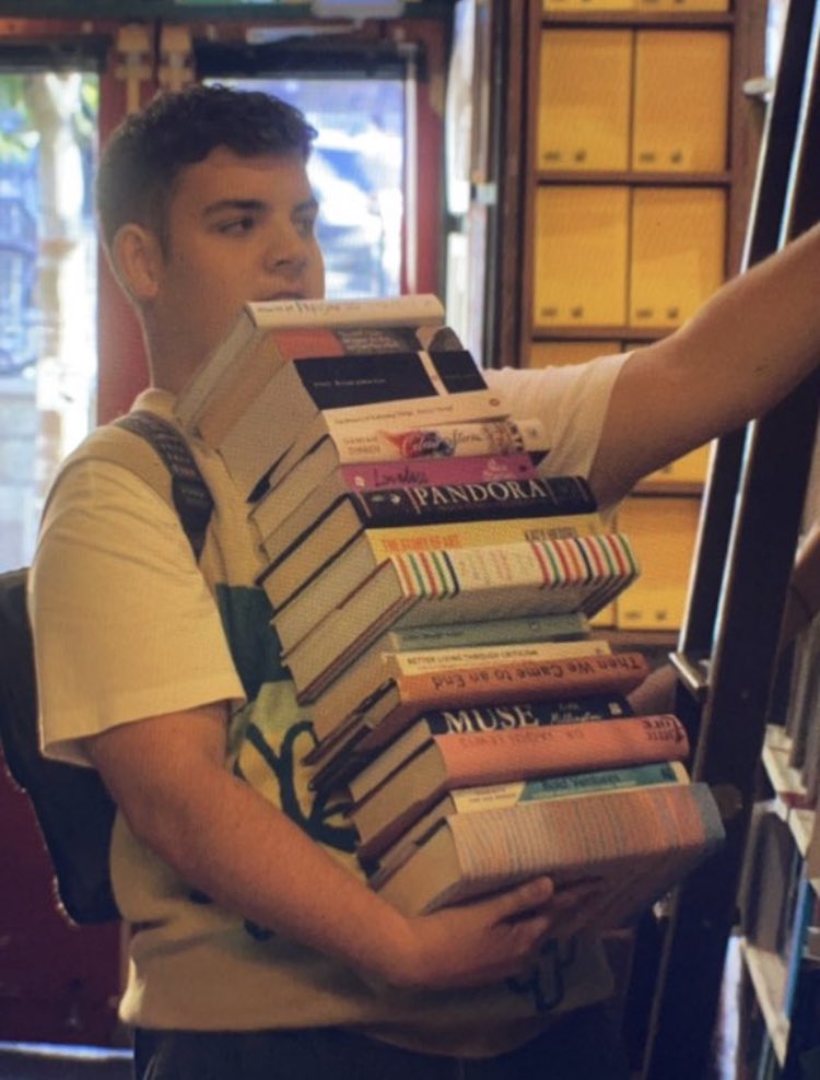 skoobnews's tweet photo. - Quem é o seu personagem preferido de Heartstopper?
- Isaac.
- Por quê?
- … https://t.co/yHGfjbhxgB