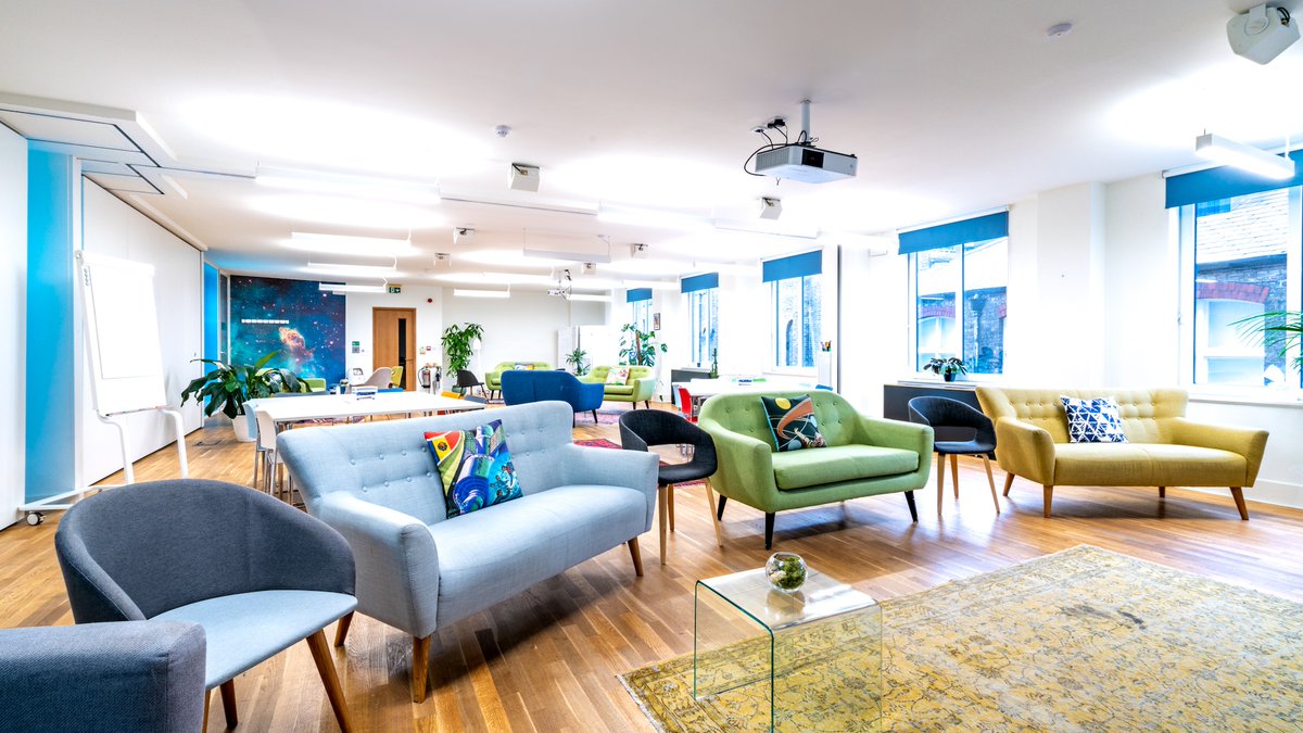 Meet in style with a stunning, inspiring setting at @wallacespace Spitalfields 😍 With natural light, spacious rooms, a bright catering space and balcony, it's a perfect space to inject a breath of fresh air into your meetings!🌻