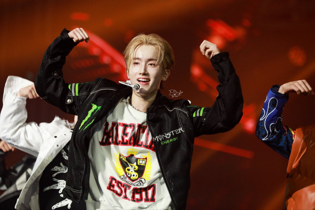 Tmbo_888's tweet photo. 230813 | SHOWCON T_OUR HQ

🐶🎤

#템페스트 #혁 #TEMPEST  
#구본혁 #HYUK #T_OUR https://t.co/YhrQgnYVwR