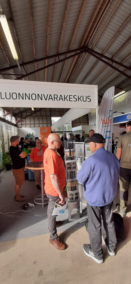Toinen näyttelypäivä Lepaalla on käynnistynyt mukavassa säässä ja hyvällä kuhinalla.  #lepaa2023 #puutarhatilastot #kannattavuuskirjanpito <a href="/LukeFinland/">Luonnonvarakeskus</a>