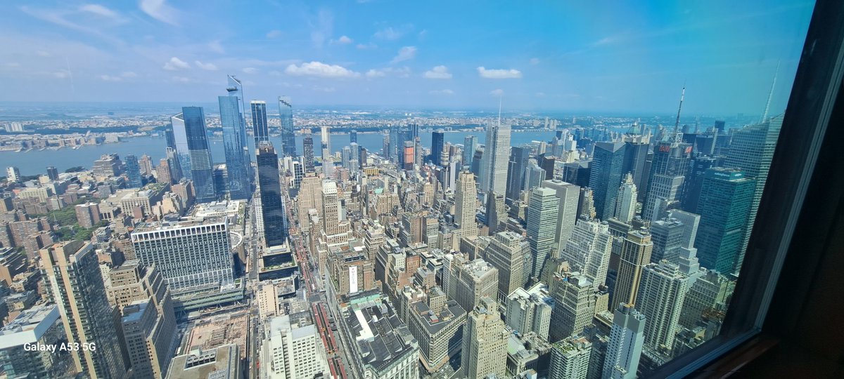 ThatBradnon's tweet photo. First time across the Atlantic and to #NYC! God damn we got some nice  views https://t.co/BSyTmUFQvx
