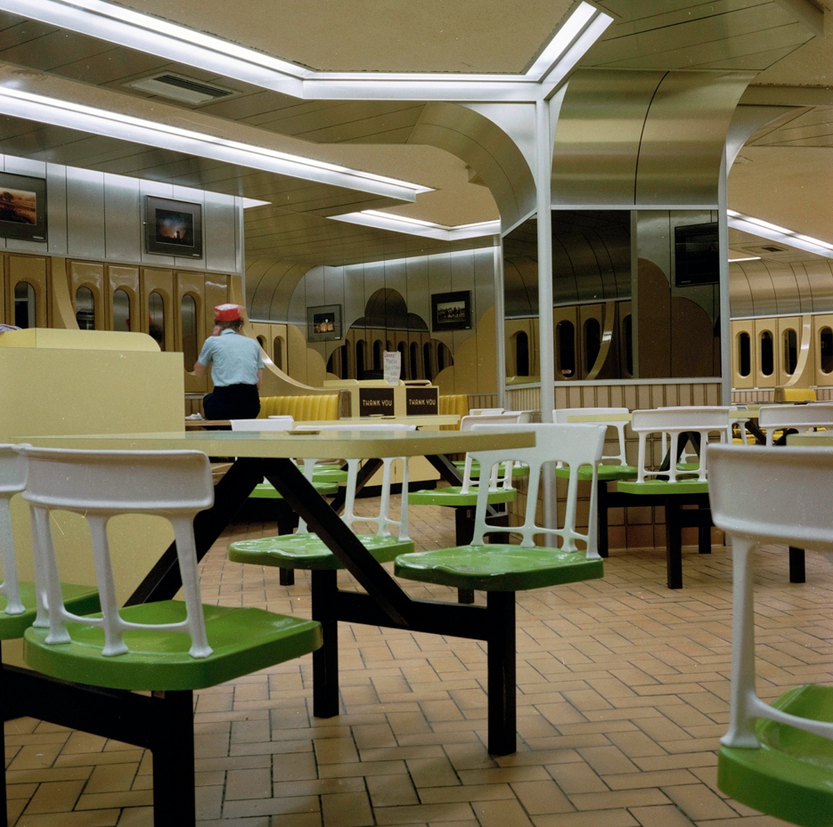 Flashback Friday: Burgerland on O'Connell Street, 1984.⁠
⁠
Long before the days of Bunsen, Dash, and Wowburger, Burgerland reigned supreme👑  We're kinda of loving the retro decor⁠
⁠
📷 @DavidJazay

#DublinBeforeTheTiger