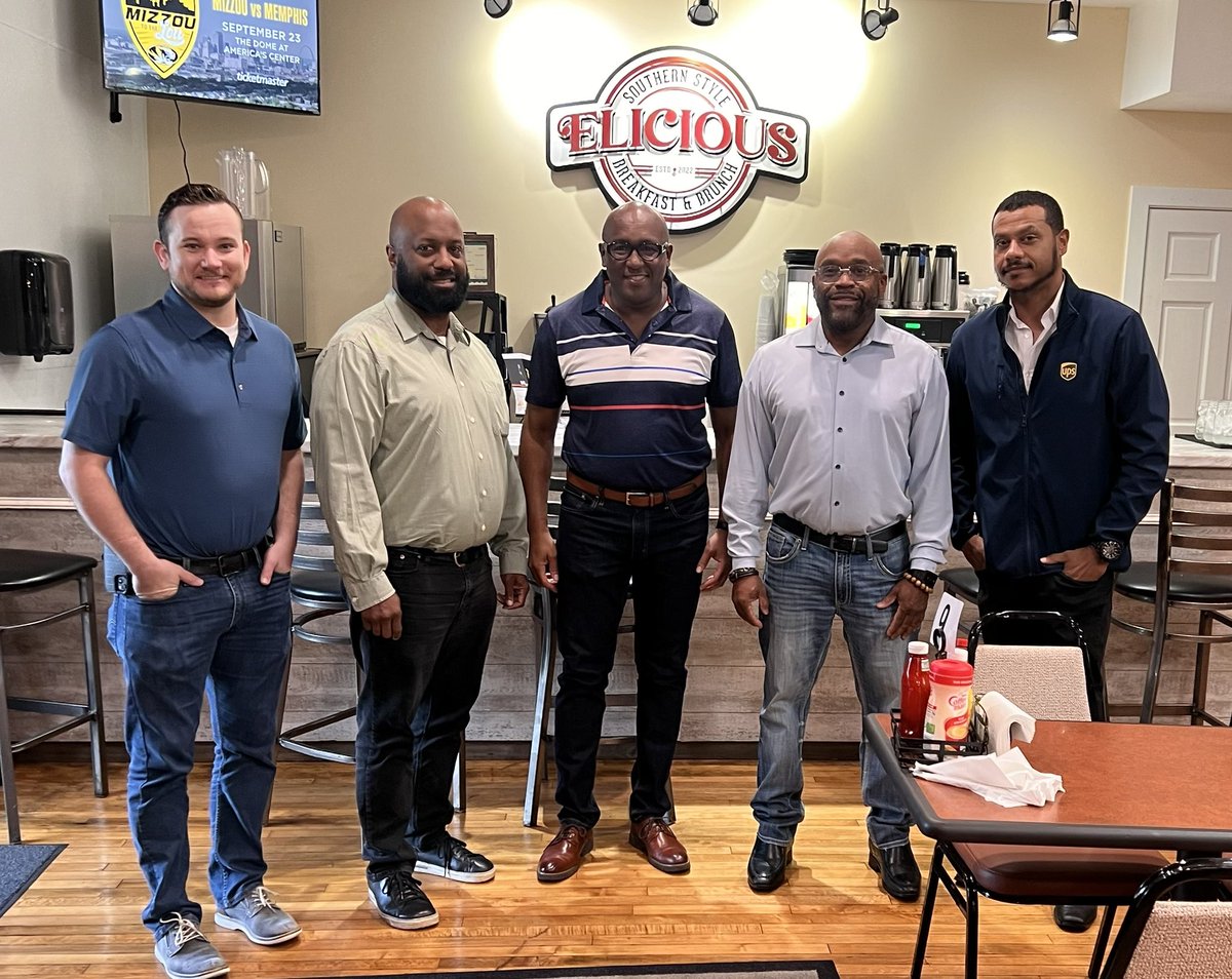 NinjaCPRecruits's tweet photo. What a great breakfast while supporting #blackOwnedBusiness Month with some great company!
#AABRG #UPS #recommendedbymrbray
@isupportbobs @TheBlackOwnedD @TheBlackOwned @HRGalindoUPSers @koltensmith10 @braysc @CPAABRG @CarolBTome @jzz1mcm_maria @JeffStVerna @JeffaveStl @UPSers https://t.co/FZIZeP7SBu