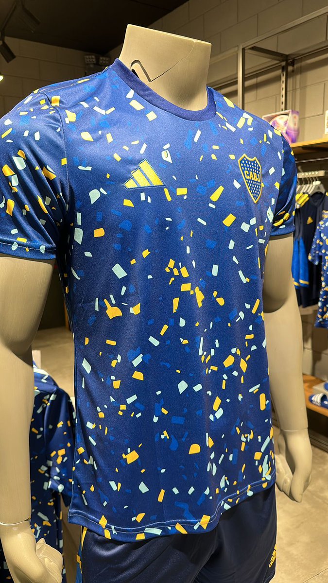 Nicoambrogi's tweet photo. Camiseta pre-match https://t.co/kMHu4IBFMp