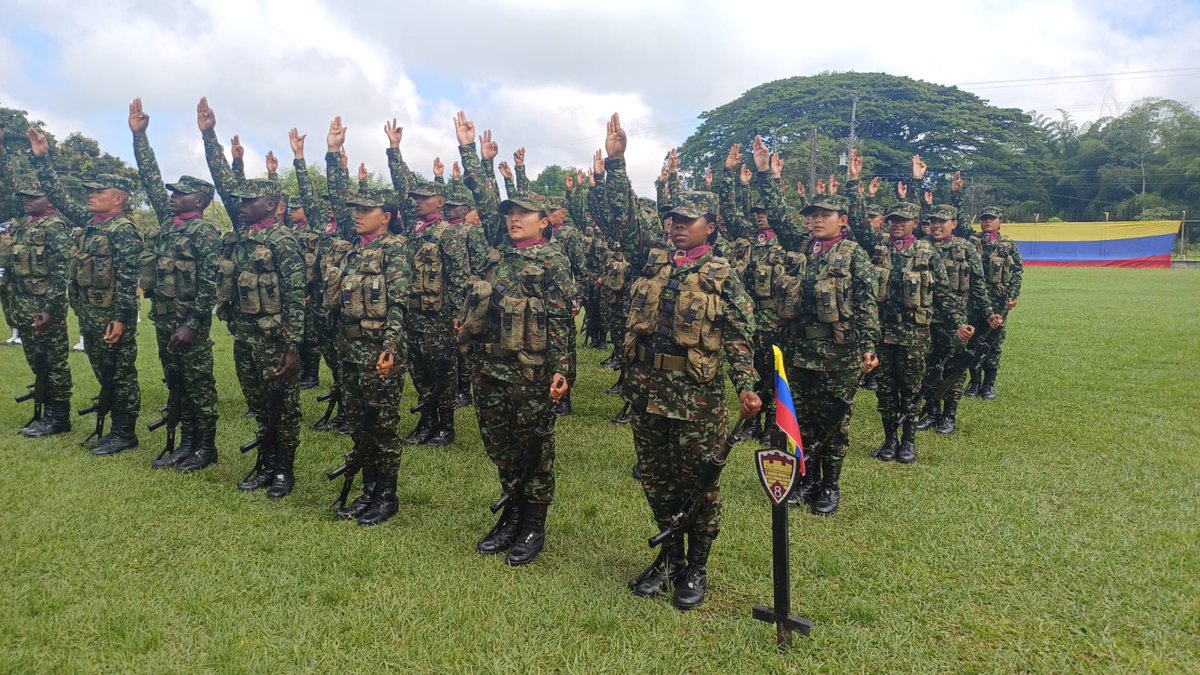 Ingenieros_EJC's tweet photo. 108 hombres y mujeres del segundo contingente del Batallón de Ingenieros N.º8, realizaron juramento de bandera, prometiendo ante Dios y la Patria defender con honor y sacrificio la soberanía de Colombia y trabajar por la seguridad del departamento de #Quindío.
#PatriaHonorLealtad https://t.co/fJ7KoIpxJq