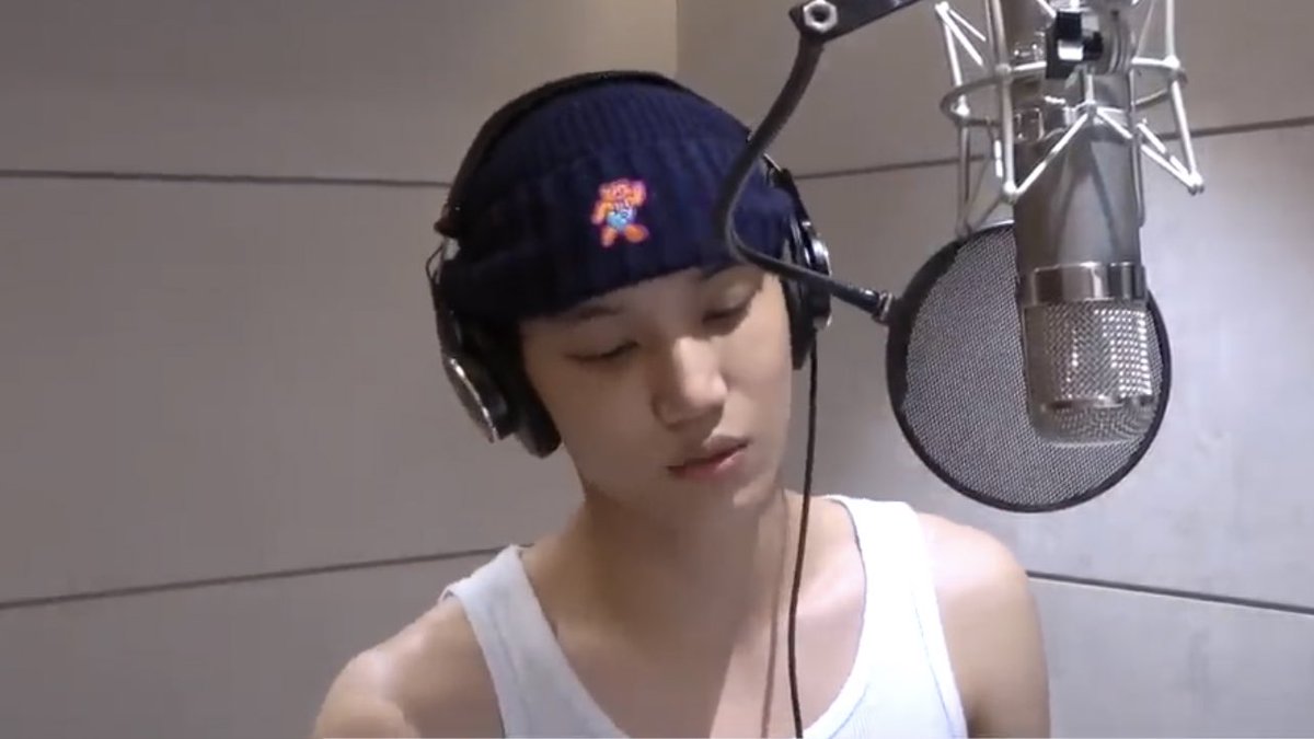 zkdlindaily's tweet photo. just jongin looking very cute in his beanie and tanktop https://t.co/O7tuBZcpPe