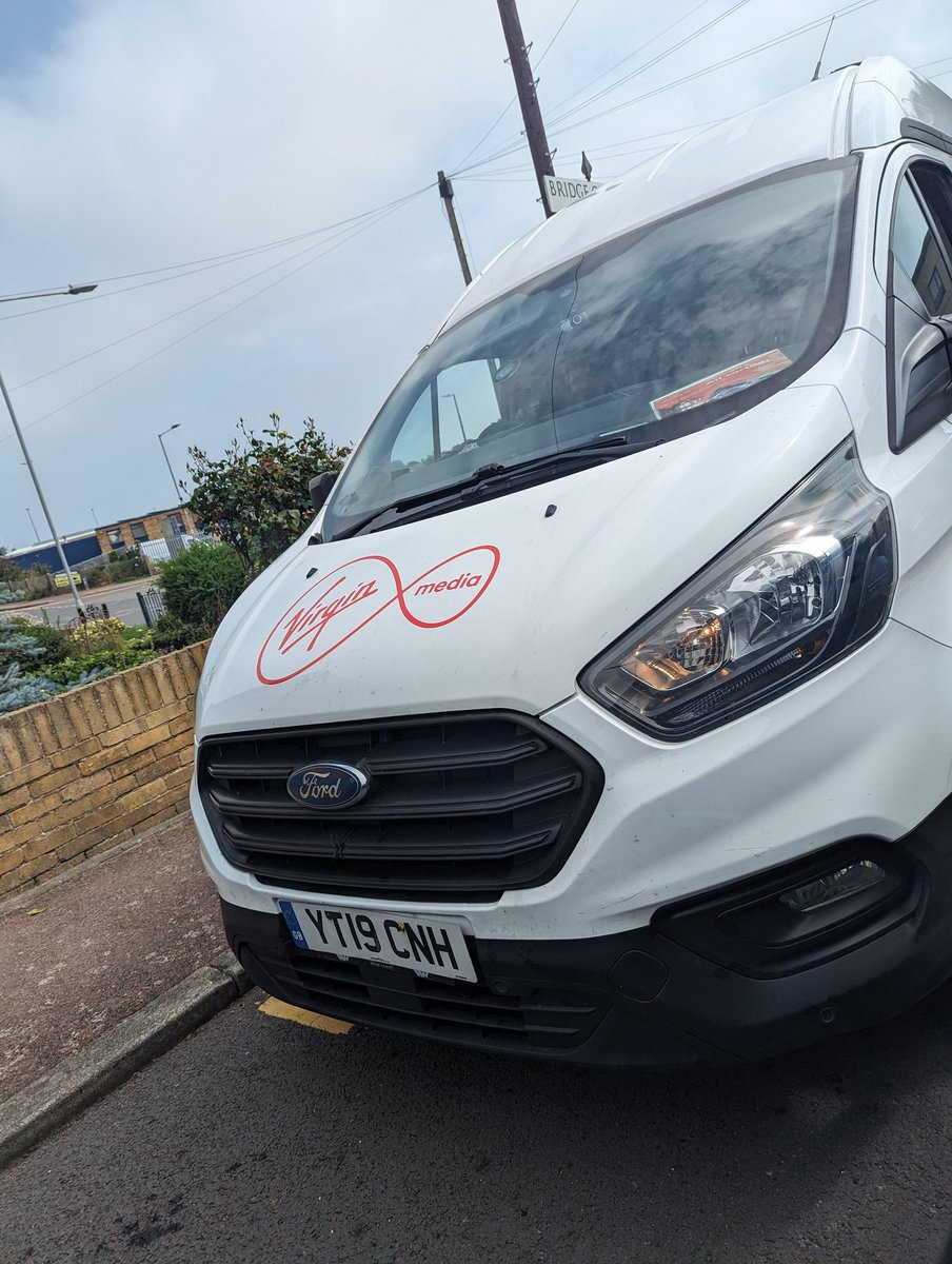 lisajandmarkm's tweet photo. @virginmedia the driver has parked dangerously on double yellow lines at the entrance of road. Was sat in seat playing on phone and abusive when I asked him to move
Also refused to move https://t.co/wmyDEXDLHK