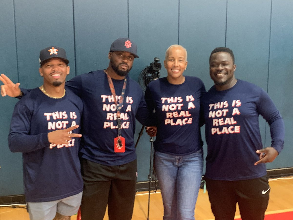 AliefTaylorSM's tweet photo. I am so very proud of you all and wish you continued success. For my students, never stop believing in you, you are the priority. Stay focused, be humble, be motivated, have a plan and never settle knowing that you are worthy. You got this, go be GREAT!!!

Love you,
Ms. Williams https://t.co/ZhPawlDr4M