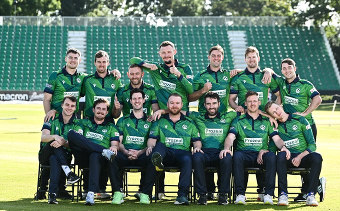 Squad photo of the Ireland cricket team. 