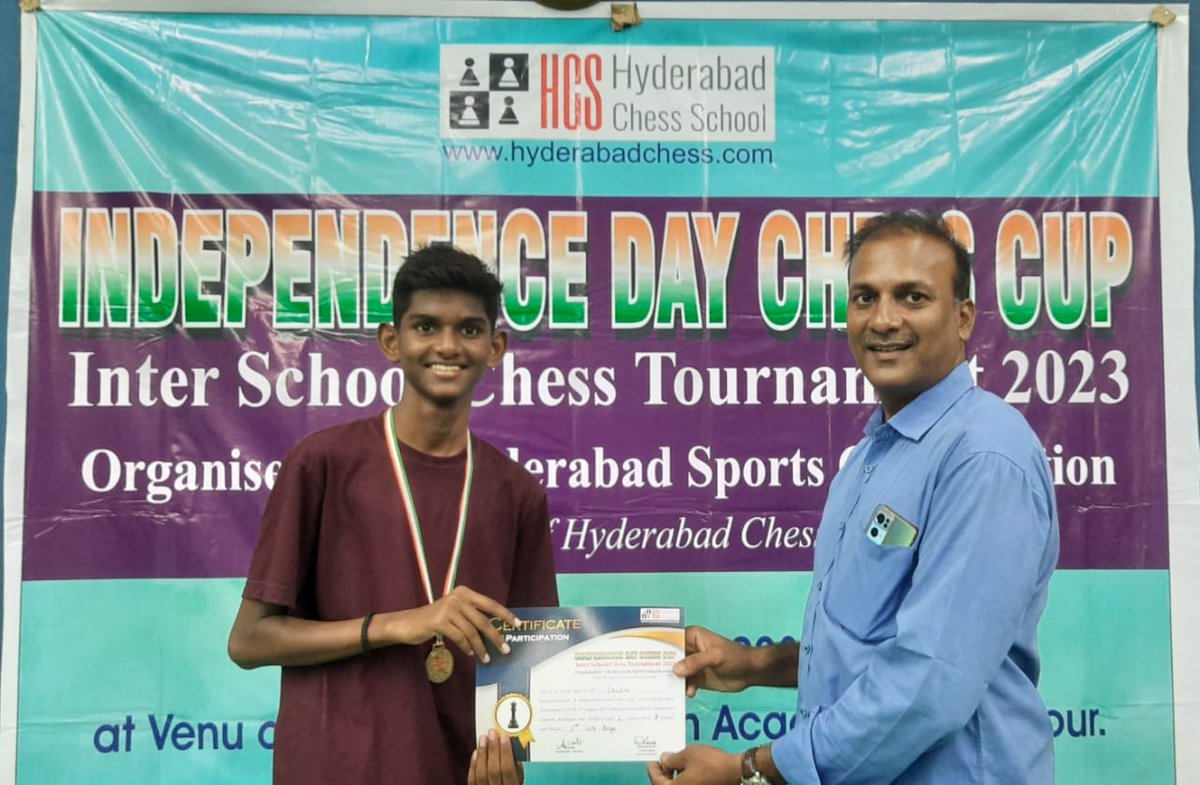 Independence Day Chess Cup open Chess Inter school tournament organised by Hyderabad Sports Organization on 13th August at Venu & Murthy Multipurpose Stadium, Kondapur, Hyderabad.

#ChessCup #Chess #GoldMedal #SchoolTournament #SchoolSports #IndependenceDay #StudentsActively #SPS