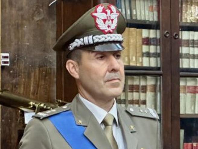 == Il generale #Vannacci rimosso dal comando dopo le gravissime affermazioni contenute nel suo "libro". == 

Tempestiva decisione dello Stato Maggiore <a href="/Esercito/">Esercito Italiano</a> 
Questi sono i messaggi chiari da dare. 

Intanto, però, il suo "capolavoro" è primo nella classifica dei più venduti