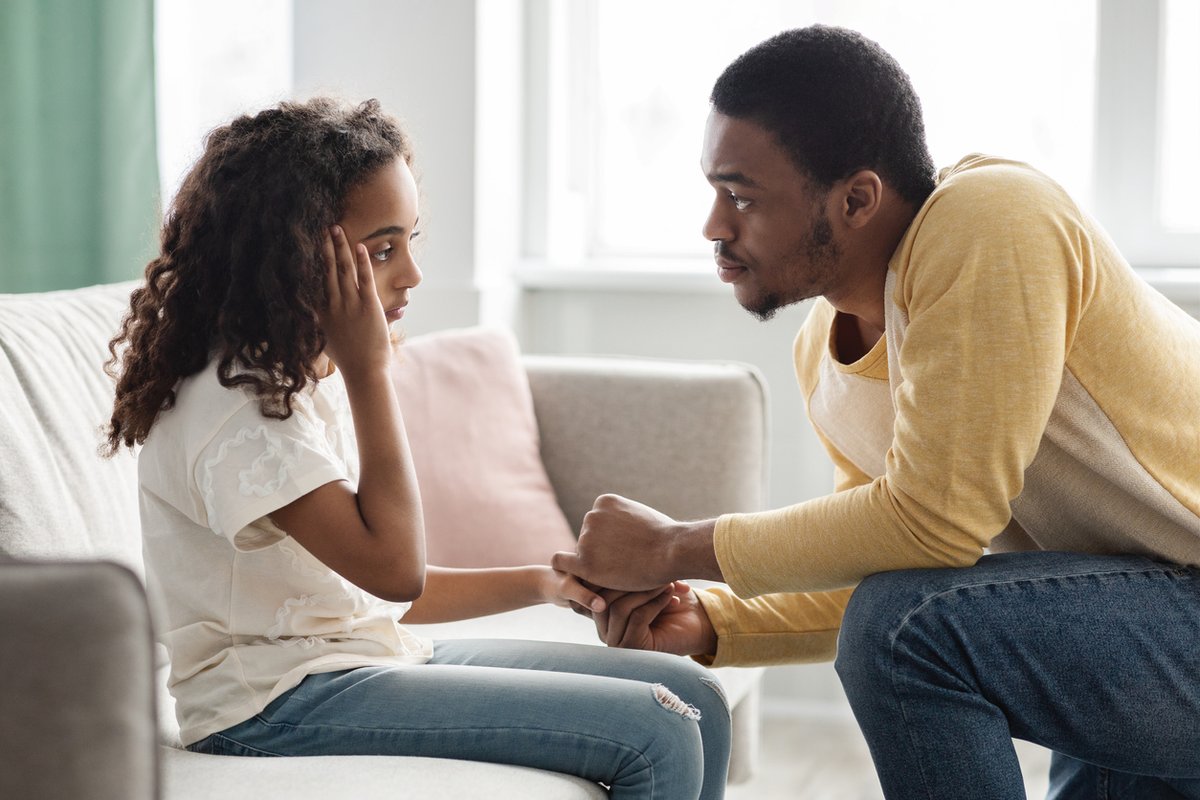 AboutKidsHealth's tweet photo. Children will have questions when they or someone else has a serious illness and it is important to give them information that is honest, timely and age appropriate.
Learn how to answer some of the common questions and concerns they may have: https://t.co/IcX9GSLk2y https://t.co/PAVjN32Xns