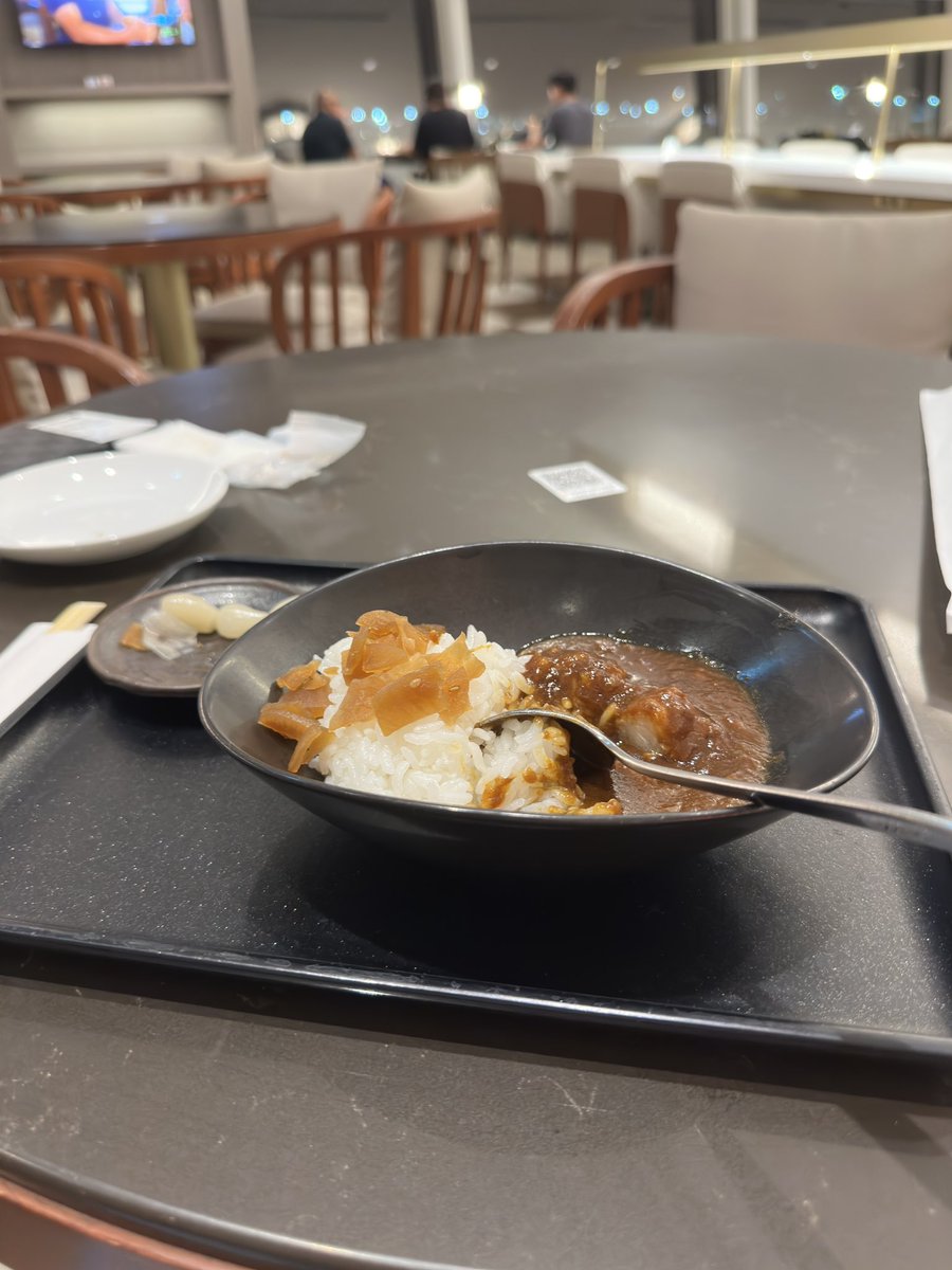 定番のJALラウンジカレー。

やっぱり美味い！