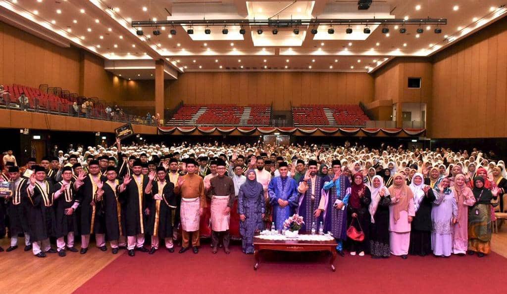 Officiated the Graduation & Students' Awards 2023 ceremony 'Eidul 'Ilmi Wal Adab' for Sekolah Bina Insan. Proud of the achievements. May they progress as balanced, holistic & well-rounded individuals within our excellence culture at @sbiyayasanmsu. @MSUMalaysia @YayasanMSU