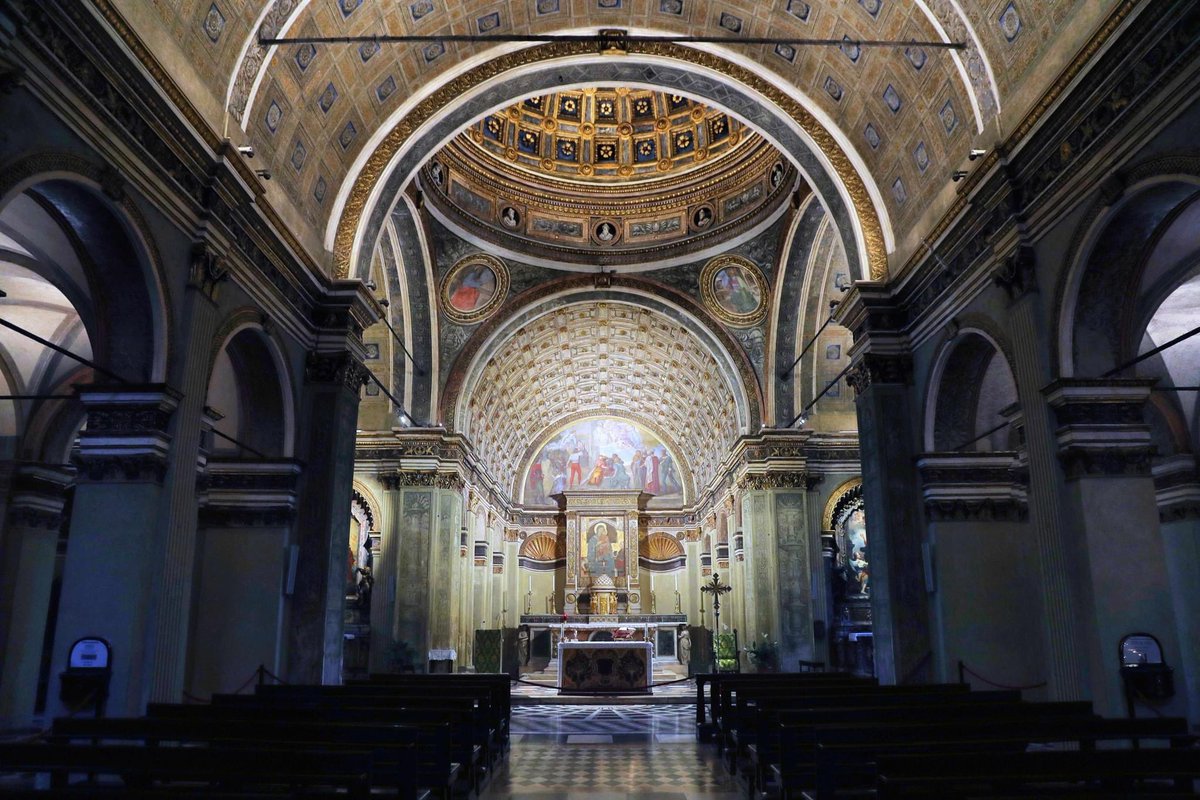 IL MERAVIGLIOSO INGANNO DEL BRAMANTE (foto andrea cherchi) Milano - Chiesa di Santa Maria presso San Satiro - Guardate bene queste fotografie e concentratevi sulla parte dell'altare, in particolare sull'abside regolare, ben completato da colonne e decorazioni. Guardatelo bene e…