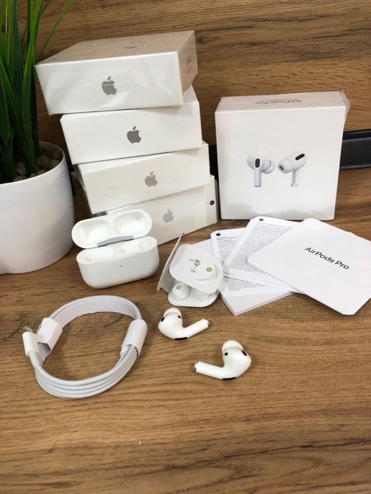 Merhabalar, 240.000 takipçiye ulaşmamızın şerefine 
bu tweeti beğenip 
hesabımızı takip eden 
1 kişiye AirPods hediye ediyoruz. 

Bol şans. ￼✨