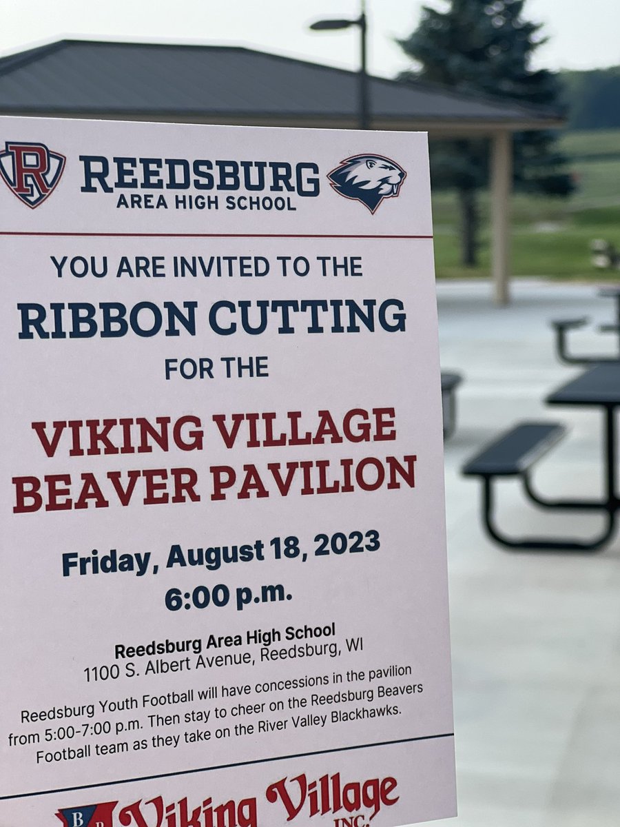 Just a few hours away from a BIG Friday night <a href="/RAHSburg/">Reedsburg Area High</a> #ReedsburgPride #community