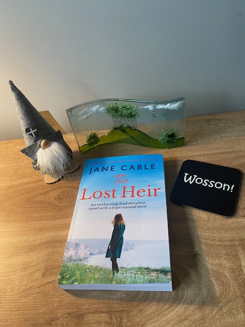 Paperback lover here! 👋📚👋I purchase eBooks by my favourite authors when they go up for pre-order, but rarely read until I've got the print version in my hands! So happy today to have Jane Cable's latest Cornish gem on my desk! #amreading #dualtimeline

amazon.co.uk/Lost-Heir-ench…