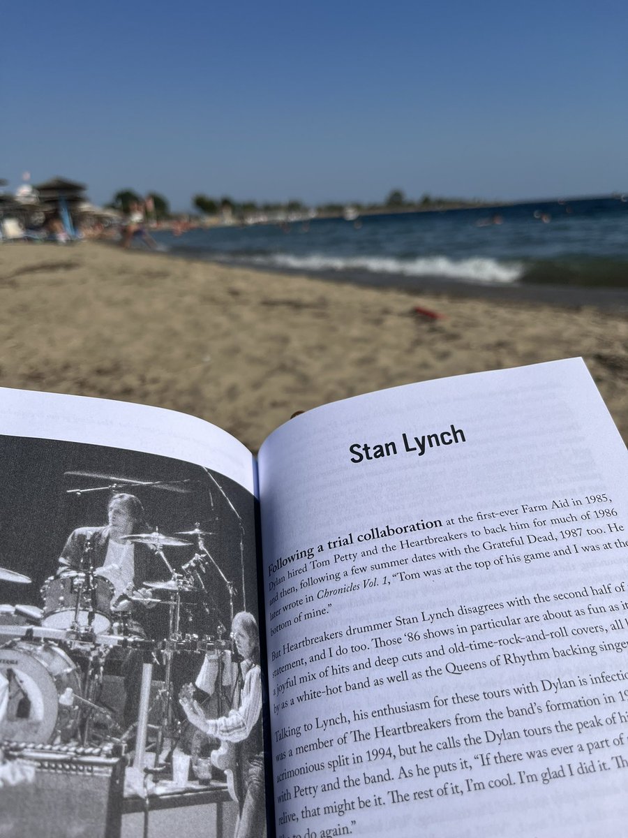 SteveS236's tweet photo. @rayfp More beaching reading of favourite chapters!  I love the passion in this one. It's inspiring how nearly every interviewees' love for Bob comes across. #Pledgingmytime is the perfect holiday book! https://t.co/McS3G5ih8b