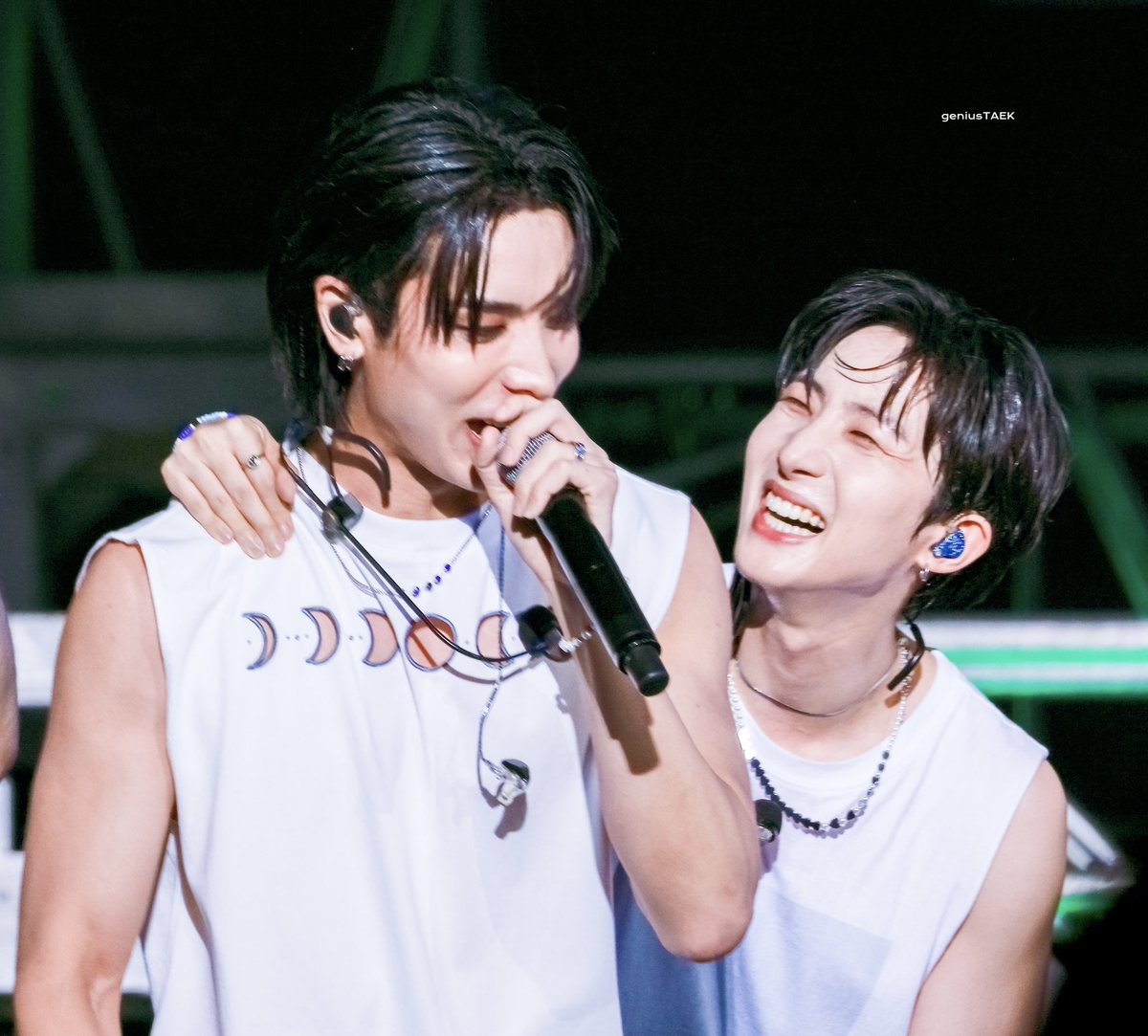geniusTAEK's tweet photo. 230816 넥스테이지 나고야 
THE STAR NEXTAGE NAGOYA

엄청 웃는다ㅋㅋ💚

#이회택 #LEEHOETAEK #HUI #후이 #펜타곤 #PENTAGON #유토  #YUTO #여창구  #여원 #YeoOne  #키노  #Kino  #강형구  #양홍석  #YangHongSeok https://t.co/YELEafDv4s
