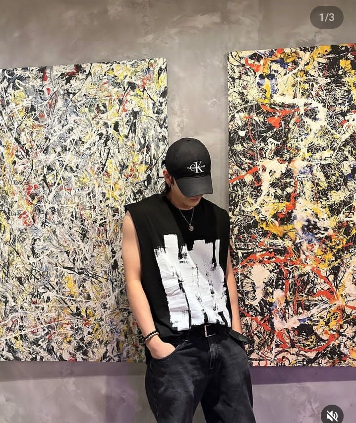 Our leader with work of art.
#느와르 #신승훈 <a href="/Noir__official/">Noir_Official</a>