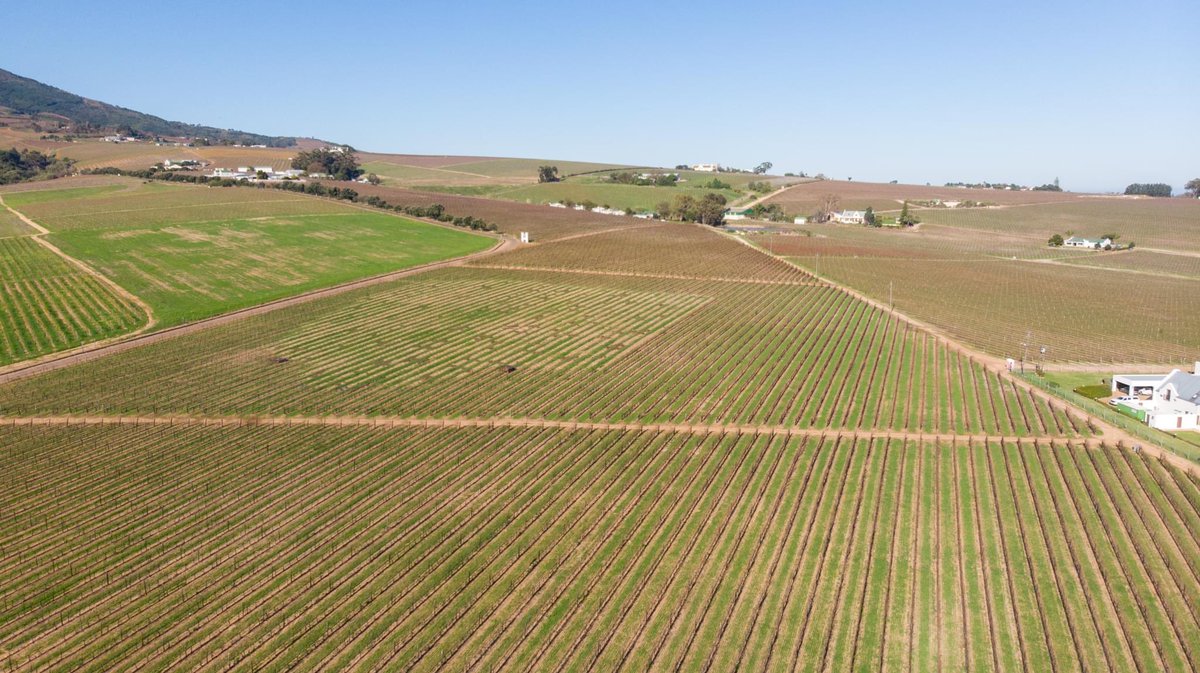 Agric_young's tweet photo. FARM FOR SALE
R29,500,000 (twenty nine million, five hundred thousand rands) 
CONTACT: Karen 083 303 8568 or  karen.vanniekerk@seeff.com 
#ForSale #Farm #farming #farmlife #agriculture #farmer #agribusiness #farmers #farm #SAPS dj zintle MacG Malema Transnet CEO Tshwane https://t.co/FToOgfbkWN