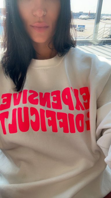 When I travel I like to wear this sweatshirt with no makeup &hellip;&hellip; cuts down on people wanting to talk 💁🏻&zwj;♀️😂