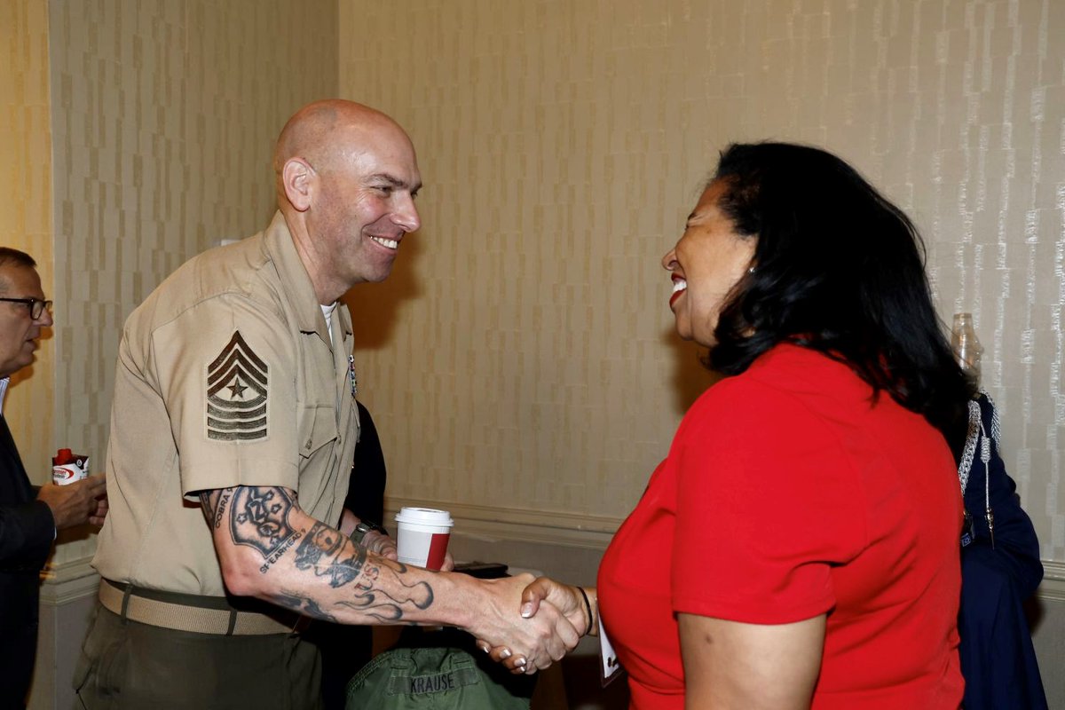 DoW_DISA's tweet photo. DISA's most senior enlisted service member, U.S. Marine Sgt. Maj. Daniel L. Krause connected with top minds in tech and defense at #TechNetAugusta2023!🌐📸:@afcea https://t.co/wYcaOE01iQ
