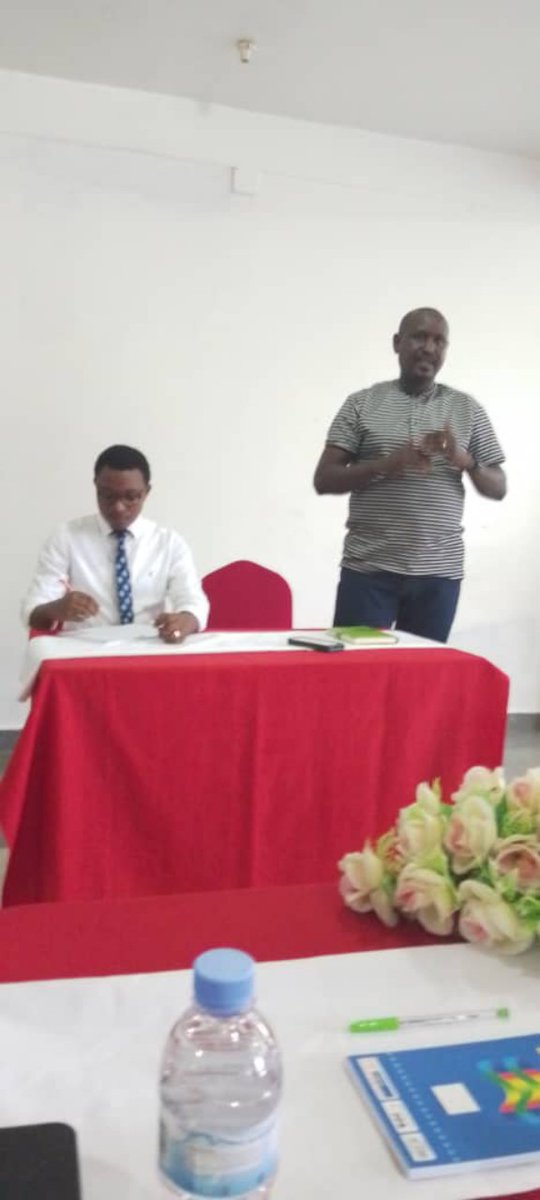 KarongiDistr's tweet photo. Umunyamabanga Nshingwabikorwa w'Akarere ka Karongi Bwana KARANGWA James yafunguye ku mugaragaro inama y'umunsi umwe ihuje Akarere, Intumwa za @statisticsRW n'afatanyabikorwa babo barimo intumwa za UK Statistics , iza  @CivilSocietyRW n'abandi. https://t.co/EGj9fSGIPP