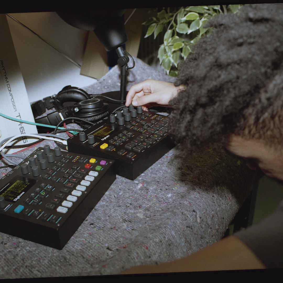 With a multitude of sound-sculpting features, #Digitakt is a Pandora’s Box of creative fun. It won’t just reset your creative limits, it’ll shatter them into pieces. How you assemble or reassemble things, that’s where the fun begins. Find out more: bit.ly/3OZgZ5l