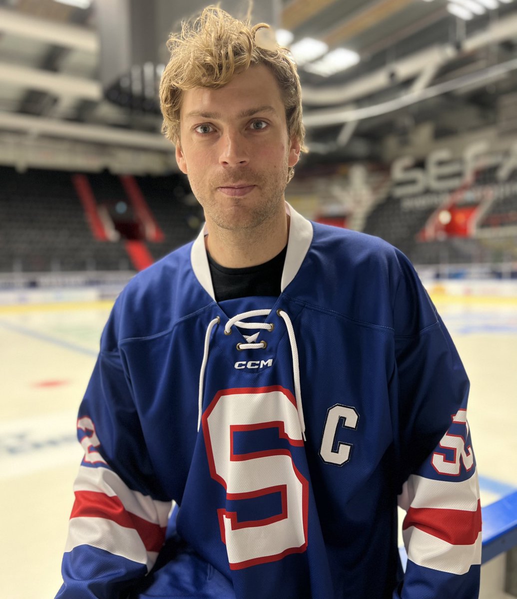 SodertaljeSK's tweet photo. Kaptenernas kapten, Christopher Liljewall 👊

Assisterande kaptener blir #18 Linus Videll och #24 Jacob Dahlström. 

#TwittSSK https://t.co/erb3Rdtbzg
