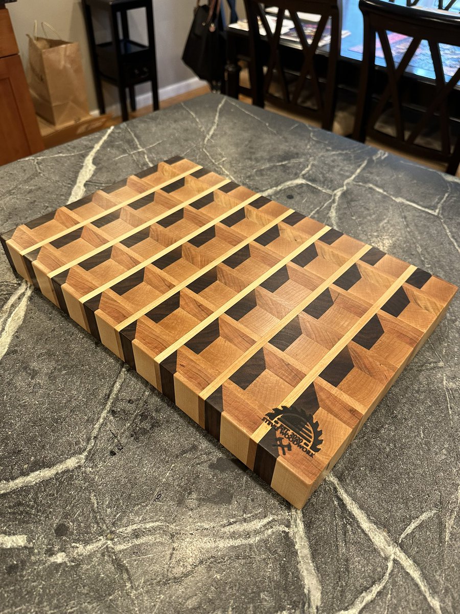My latest woodworking project, the waffle cutting board 🧇