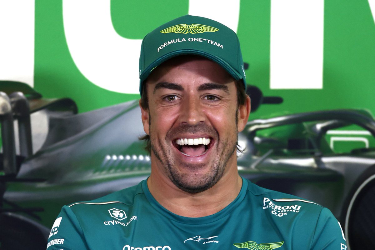 F1's tweet photo. Gissa smile, lads! 😍

#WorldPhotoDay 📸 #F1 https://t.co/TzWlUVQ6Id