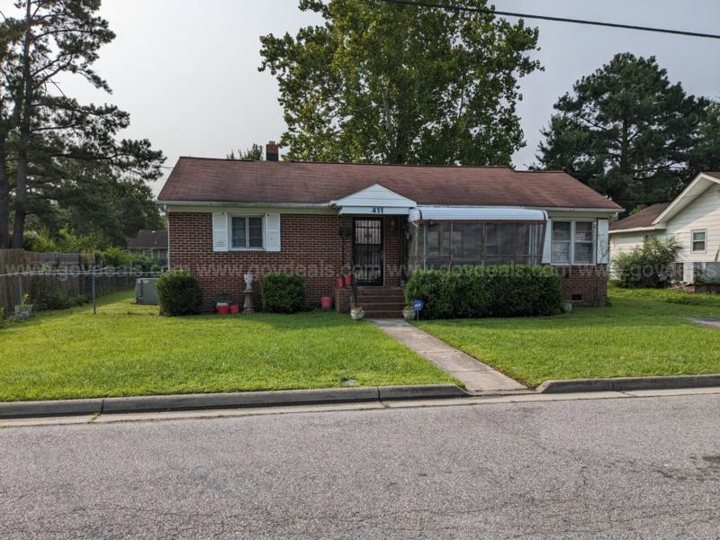 GovDeals's tweet photo. Looking for Virginia real estate housing or commercial investment opportunities? 🏡🏬 Portsmouth, VA has a property for you! 
Check out these new auctions here: https://t.co/fSuOk38YkC https://t.co/S0jEyaJldr
